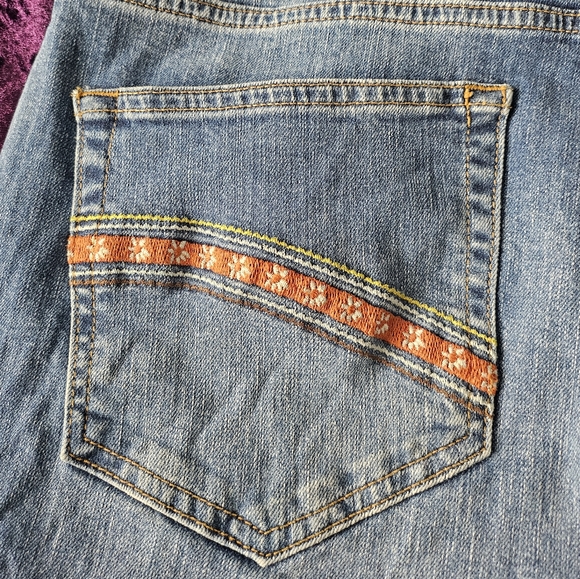 Hippie Shake Little Girl floral Embroidered denim flare jeans - Picture 4 of 10